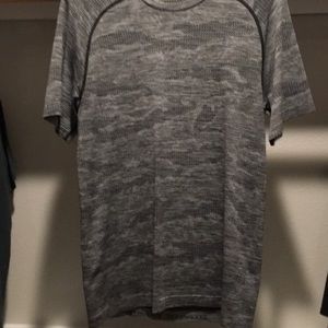 lululemon men’s shirt